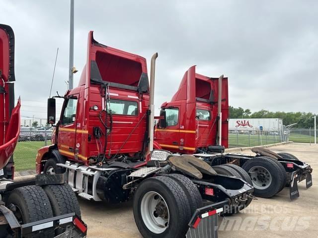 Volvo VNM42T Conventional Trucks / Tractor Trucks