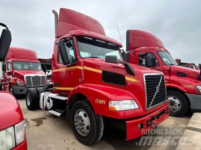 Volvo VNM42T Conventional Trucks / Tractor Trucks