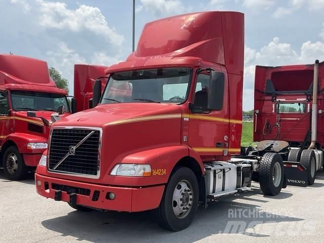 Volvo VNM42T Conventional Trucks / Tractor Trucks