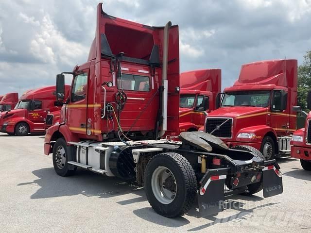 Volvo VNM42T Conventional Trucks / Tractor Trucks
