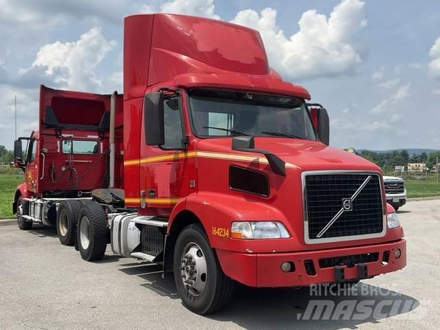 Volvo VNM42T Conventional Trucks / Tractor Trucks