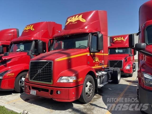 Volvo VNM42T Conventional Trucks / Tractor Trucks