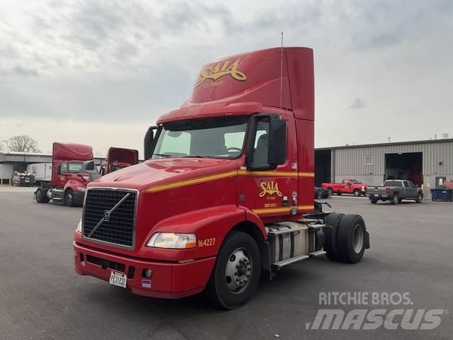 Volvo VNM42T Conventional Trucks / Tractor Trucks