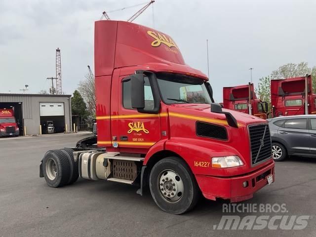 Volvo VNM42T Conventional Trucks / Tractor Trucks