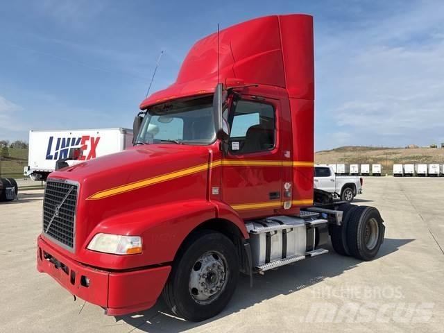 Volvo VNM42T Conventional Trucks / Tractor Trucks