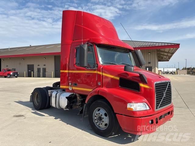 Volvo VNM42T Conventional Trucks / Tractor Trucks
