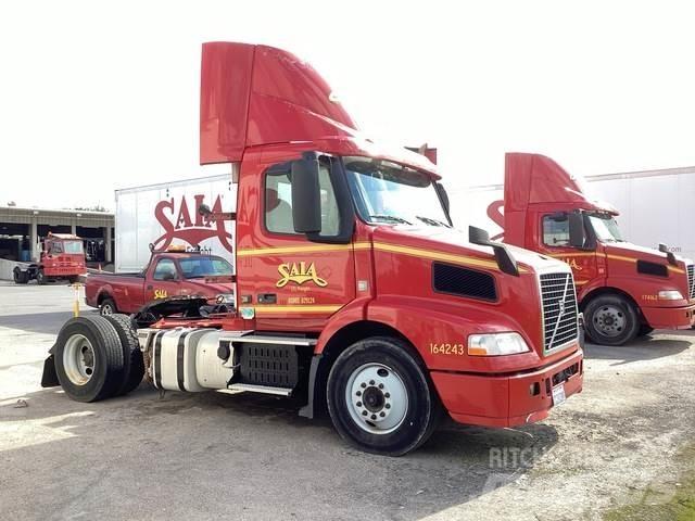 Volvo VNM42T Conventional Trucks / Tractor Trucks