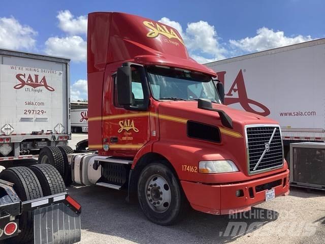 Volvo VNM42T Conventional Trucks / Tractor Trucks
