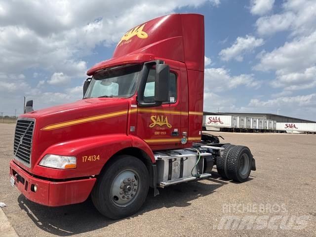 Volvo VNM42T Conventional Trucks / Tractor Trucks