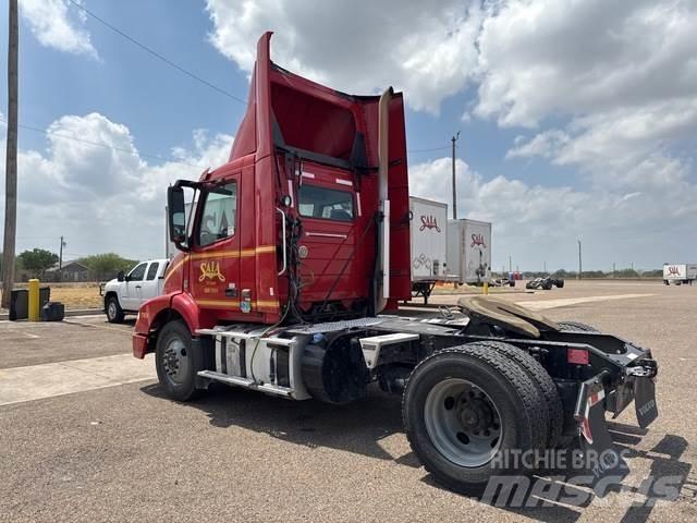 Volvo VNM42T Conventional Trucks / Tractor Trucks