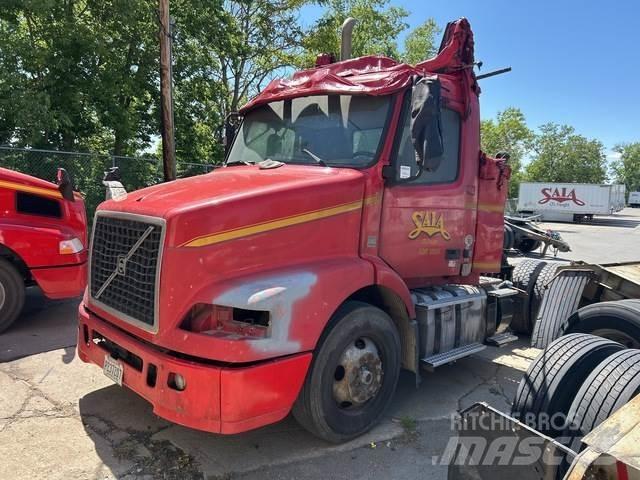 Volvo VNM42T Conventional Trucks / Tractor Trucks
