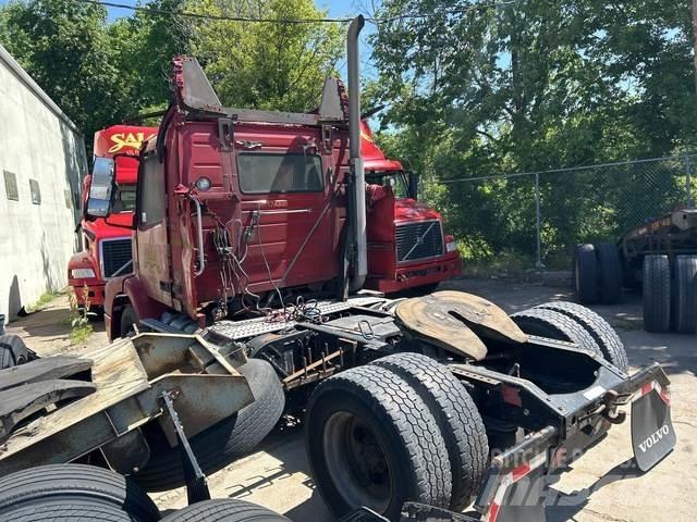 Volvo VNM42T Conventional Trucks / Tractor Trucks