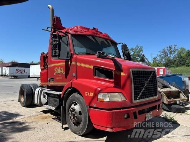 Volvo VNM42T Conventional Trucks / Tractor Trucks