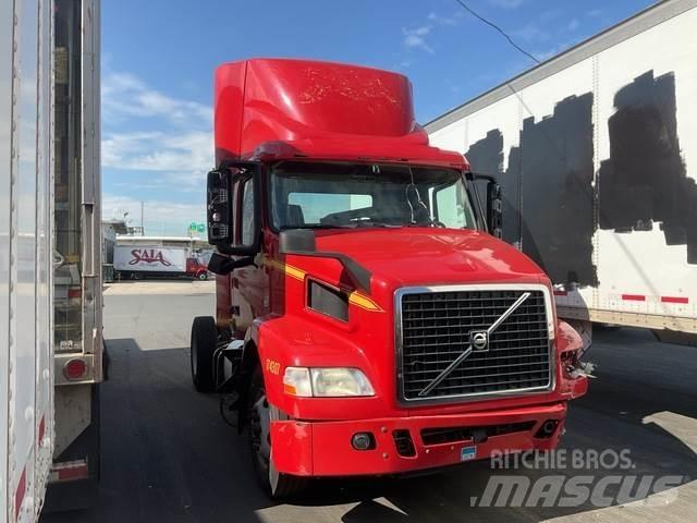 Volvo VNM42T Conventional Trucks / Tractor Trucks
