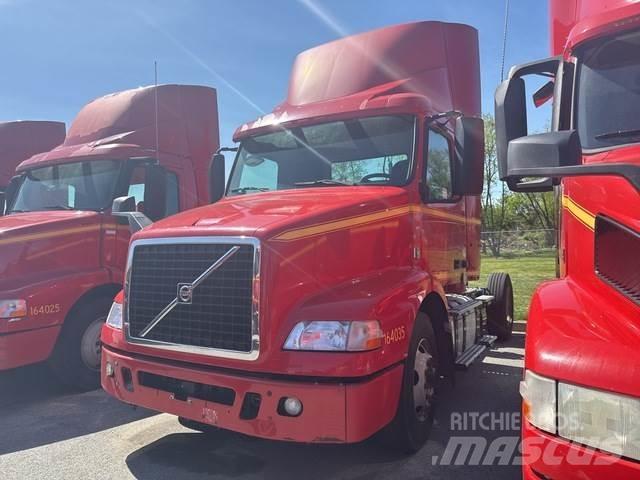 Volvo VNM42T Conventional Trucks / Tractor Trucks