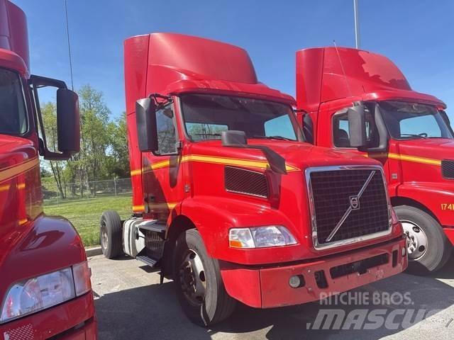 Volvo VNM42T Conventional Trucks / Tractor Trucks