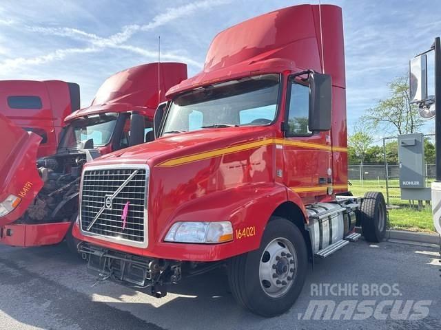 Volvo VNM42T Conventional Trucks / Tractor Trucks