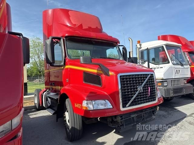 Volvo VNM42T Conventional Trucks / Tractor Trucks