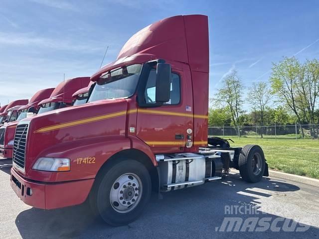 Volvo VNM42T Conventional Trucks / Tractor Trucks