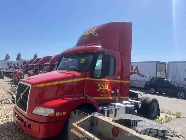 Volvo VNM42T Conventional Trucks / Tractor Trucks