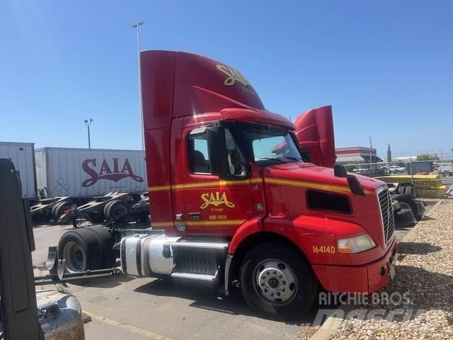 Volvo VNM42T Conventional Trucks / Tractor Trucks