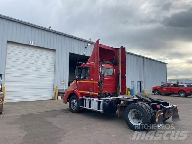 Volvo VNM42T Conventional Trucks / Tractor Trucks