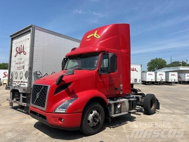 Volvo VNM42T Conventional Trucks / Tractor Trucks