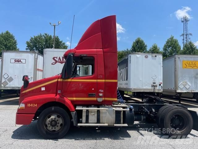 Volvo VNM42T Conventional Trucks / Tractor Trucks
