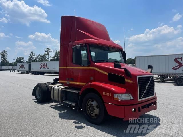 Volvo VNM42T Conventional Trucks / Tractor Trucks