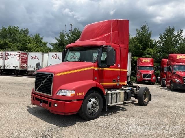 Volvo VNM42T Conventional Trucks / Tractor Trucks