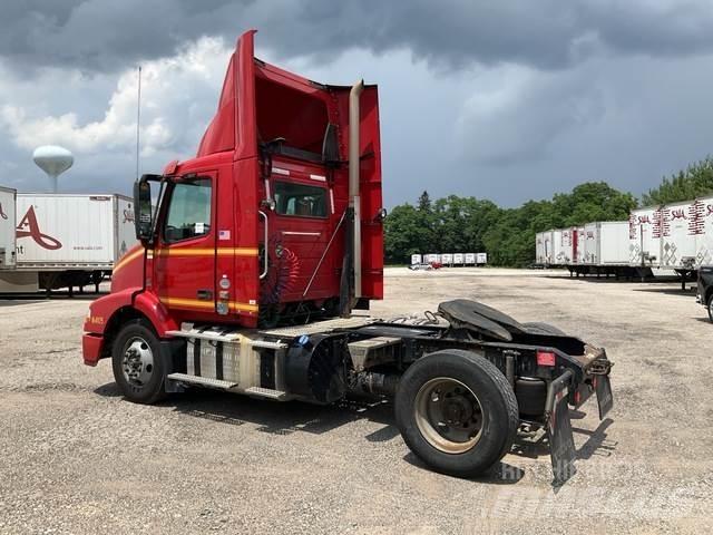 Volvo VNM42T Conventional Trucks / Tractor Trucks