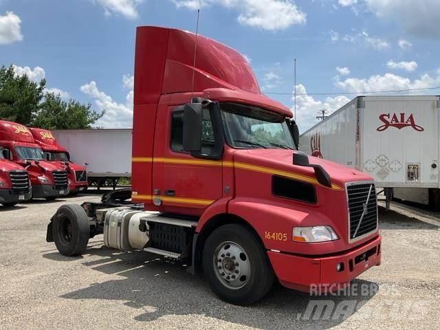 Volvo VNM42T Conventional Trucks / Tractor Trucks