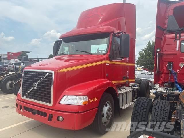 Volvo VNM42T Conventional Trucks / Tractor Trucks