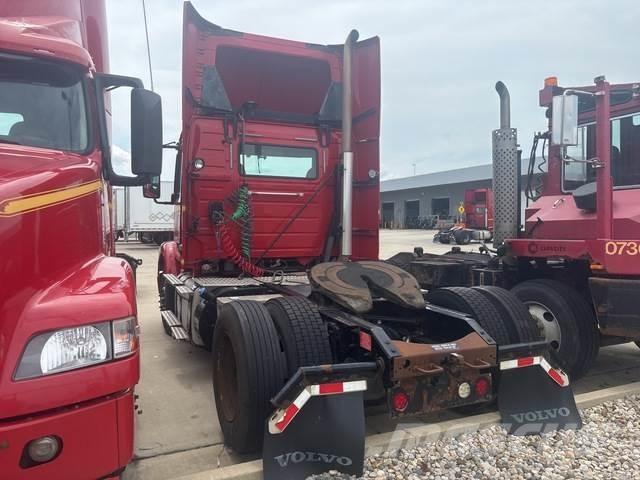 Volvo VNM42T Conventional Trucks / Tractor Trucks