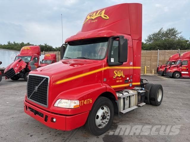 Volvo VNM42T Conventional Trucks / Tractor Trucks