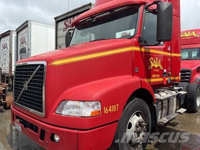 Volvo VNM42T Conventional Trucks / Tractor Trucks