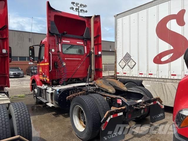 Volvo VNM42T Conventional Trucks / Tractor Trucks