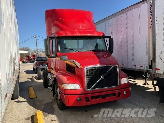 Volvo VNM42T Conventional Trucks / Tractor Trucks