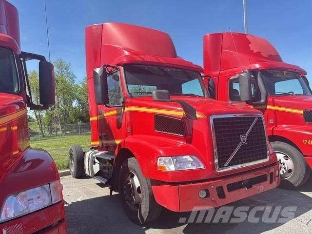 Volvo VNM42T Conventional Trucks / Tractor Trucks