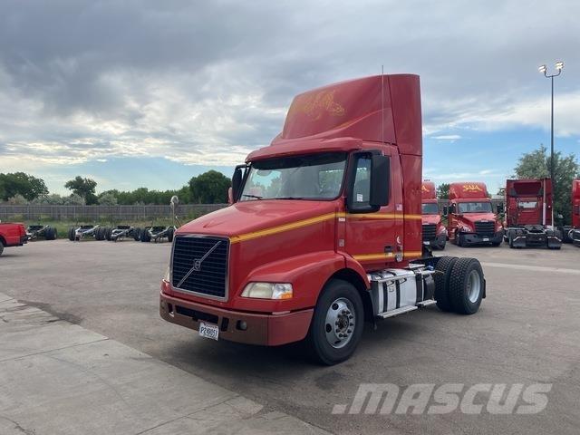 Volvo VNM42T Conventional Trucks / Tractor Trucks