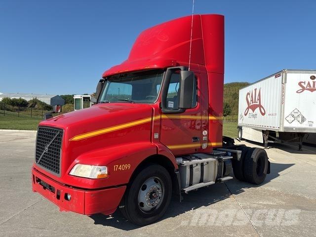 Volvo VNM42T Conventional Trucks / Tractor Trucks