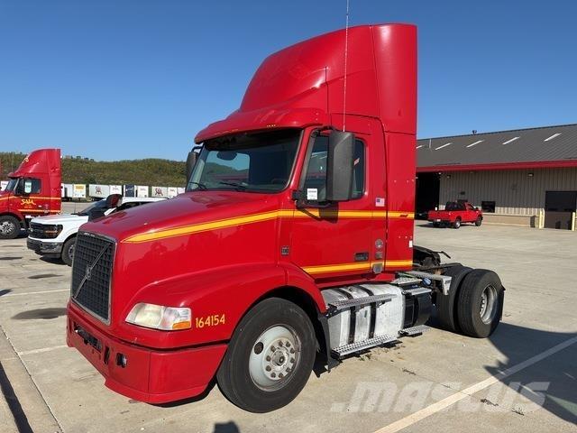 Volvo VNM42T Conventional Trucks / Tractor Trucks
