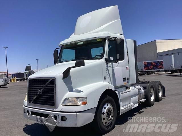 Volvo VNM64T Conventional Trucks / Tractor Trucks