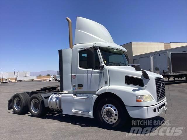 Volvo VNM64T Conventional Trucks / Tractor Trucks