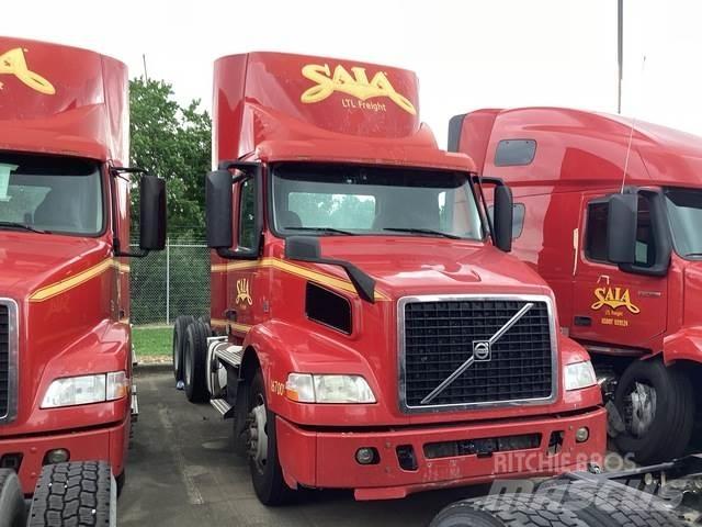 Volvo VNM64T Conventional Trucks / Tractor Trucks