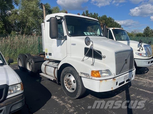 Volvo VNM64T Conventional Trucks / Tractor Trucks