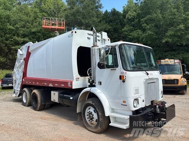 Volvo WX64 Garbage Trucks / Recycling Trucks