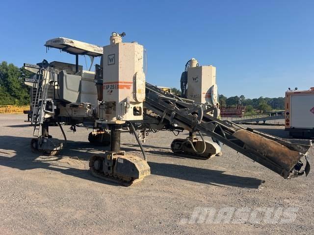 Wirtgen SP25i Concrete Pavers