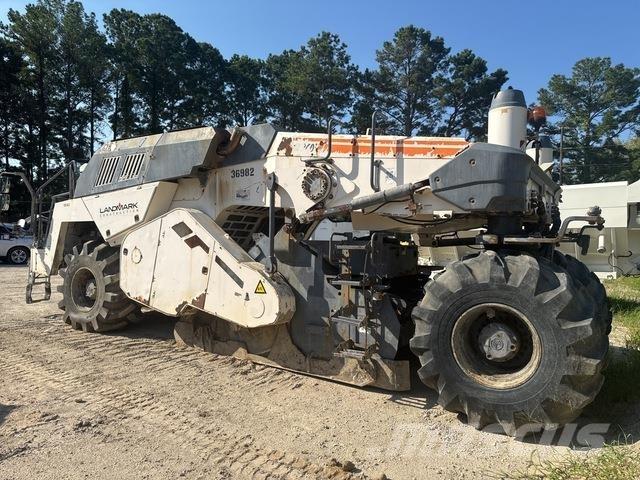 Wirtgen WR240i Soil Compactors