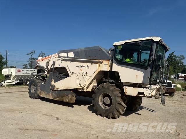 Wirtgen WR240i Soil Compactors